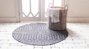 Detail image of  7' 10 x 7' 10  Washable Lattice Indoor / Outdoor Round Rug
