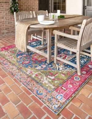 Detail image of  4' x 6'  Washable Traditional Indoor / Outdoor Rug