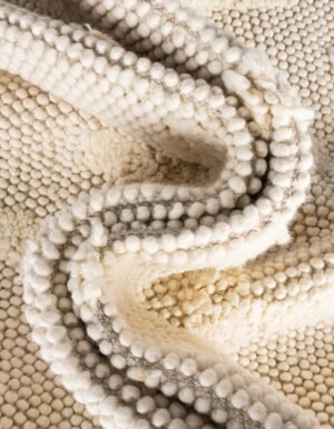 Detail image of  4' 1 x 6' 1  Hand Woven Lana New Zealand Wool Rug