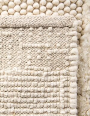 Detail image of  4' 1 x 6' 1  Hand Woven Lana New Zealand Wool Rug