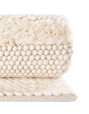 Detail image of  4' 1 x 6' 1  Hand Woven Lana New Zealand Wool Rug